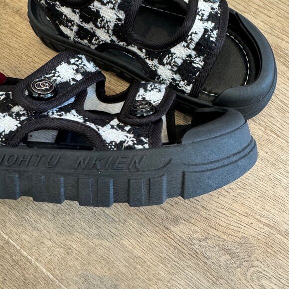 Tweed & Rubber Chunky Sandals With Adjustable Straps For Kids - Picture 4 of 7